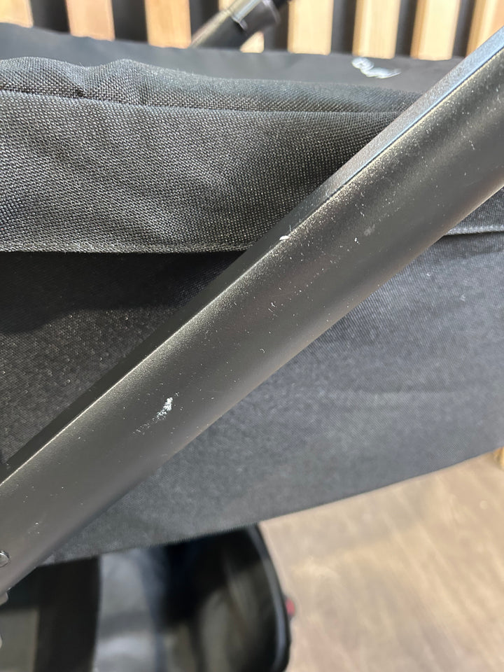 PRE LOVED Nuna Mixx Travel System - Caviar/Granite