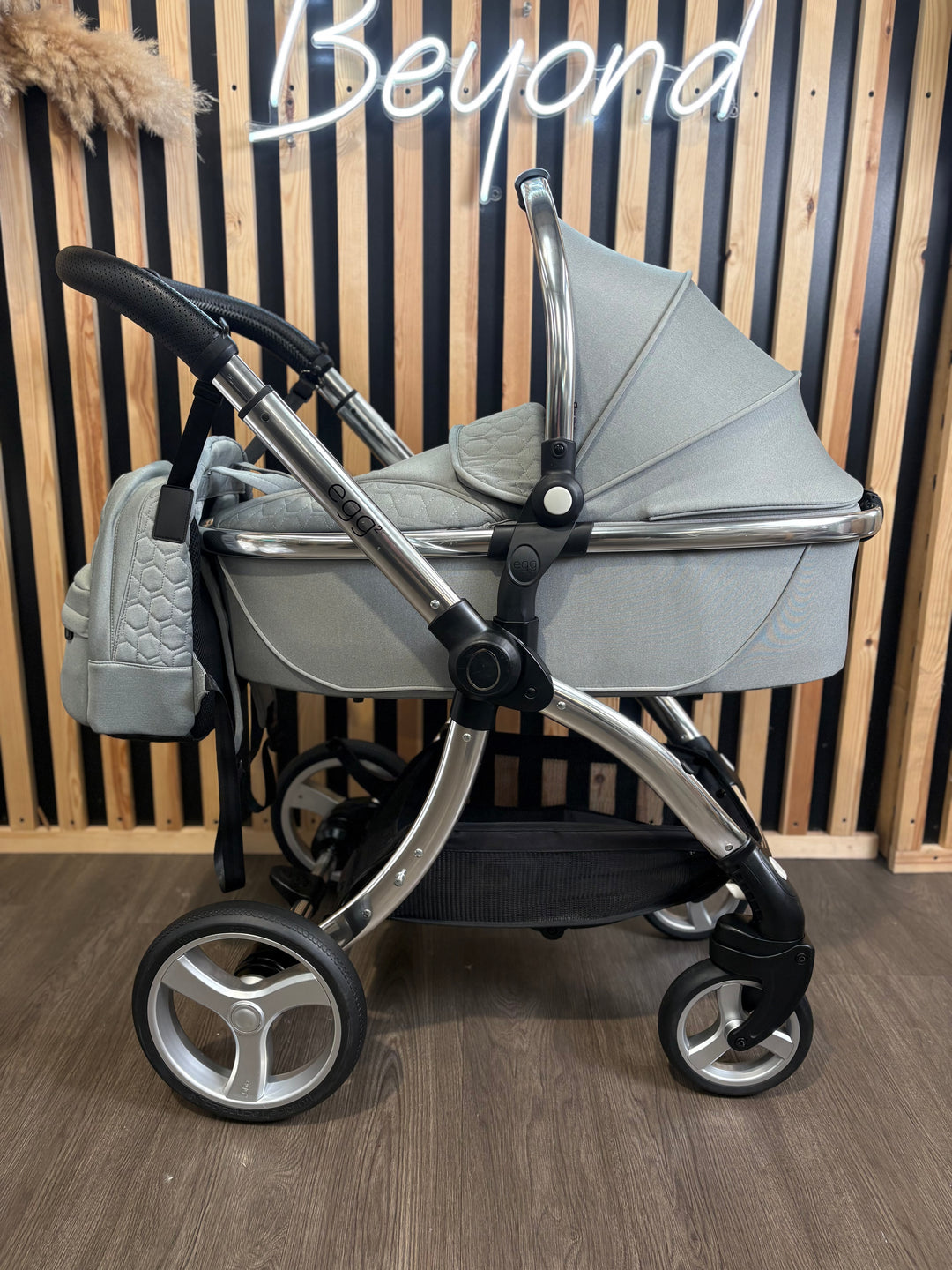 PRE LOVED egg2 Travel System - Monument Grey