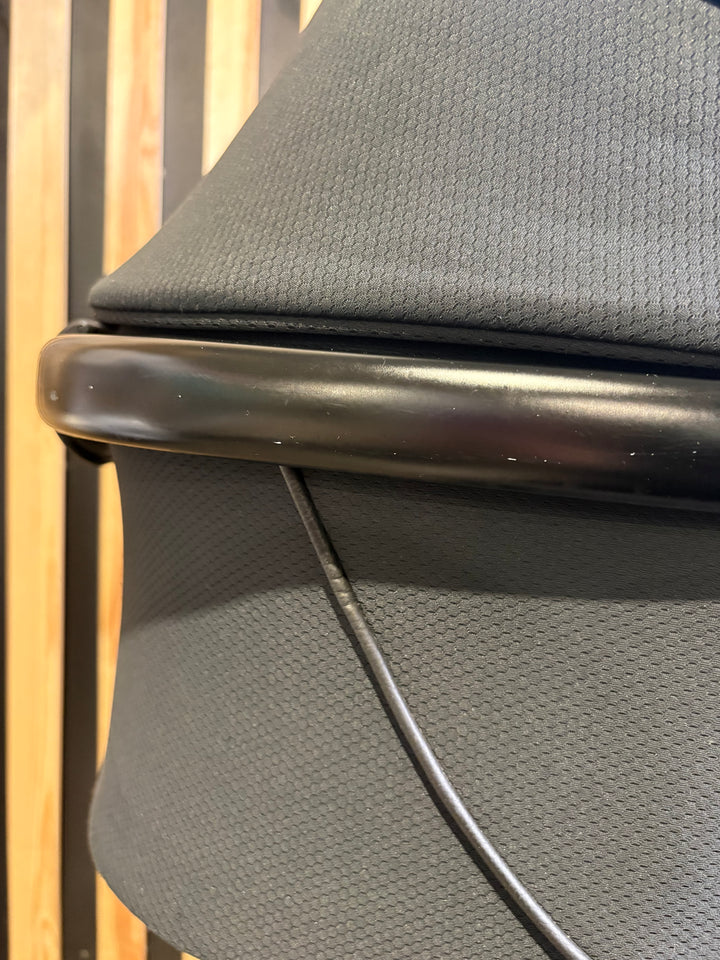 PRE LOVED egg2 Travel System - Just Black