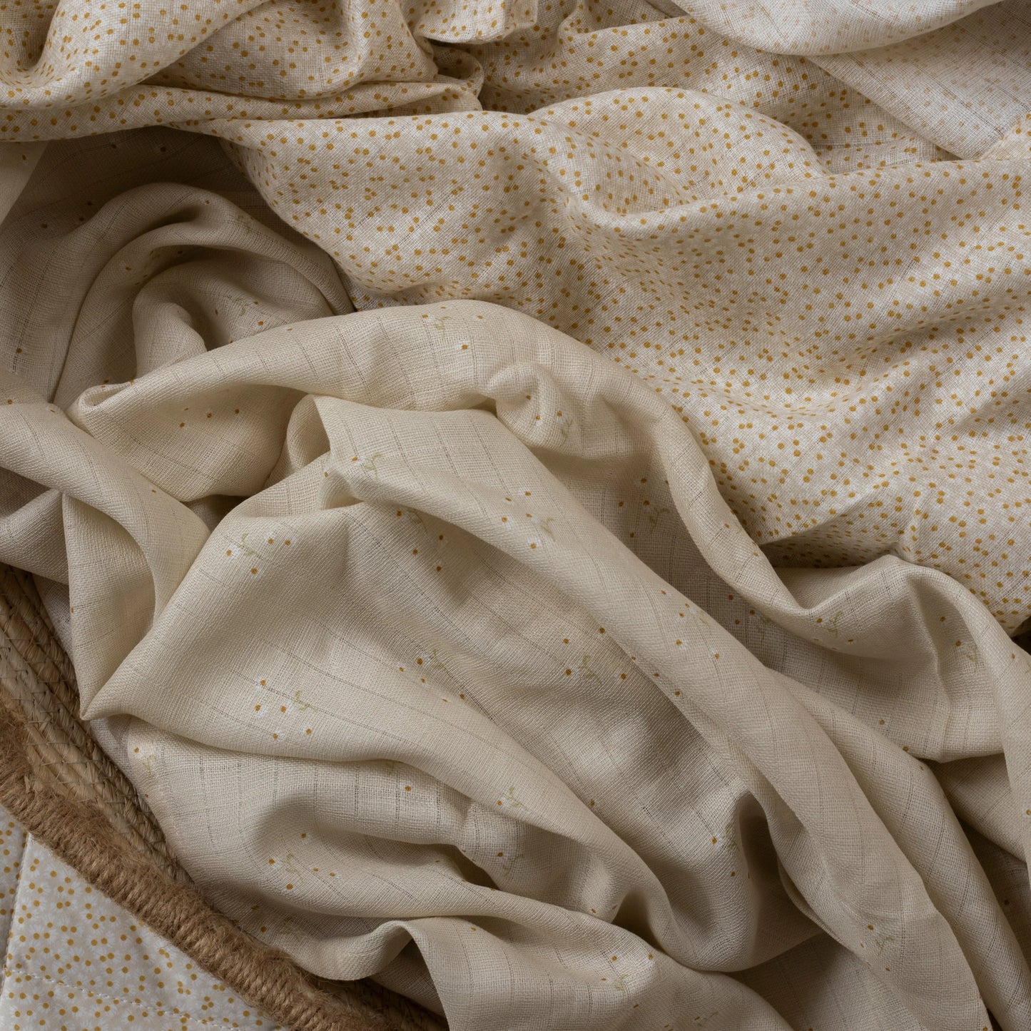 Avery Row Extra Large Organic Baby Muslins, Set of 2 - Wild Chamomile/Daisy Meadow