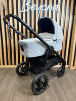 PRE LOVED Mamas & Papas Ocarro 2-in-1 Travel System - Nocturn