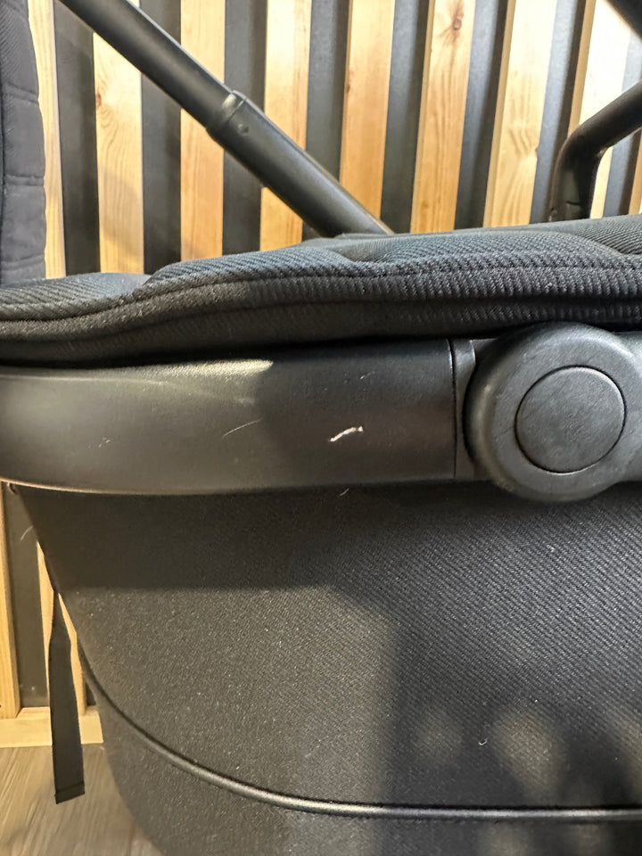 PRE LOVED iCandy Peach 7 Travel System - Jet/Black