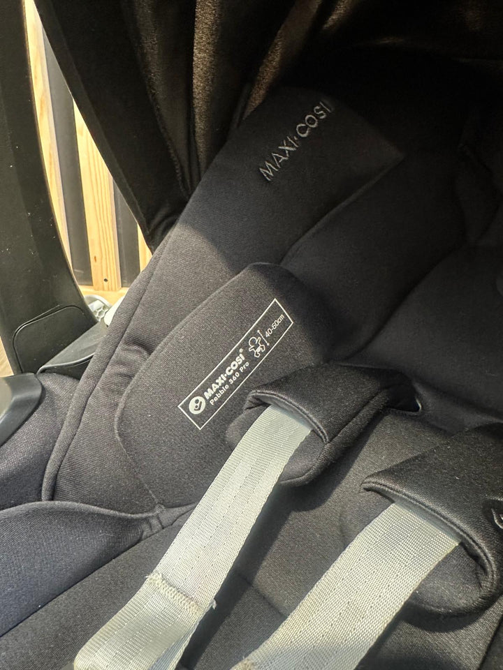 PRE LOVED Maxi-Cosi Pebble 360 Pro Car Seat - Twillic Black