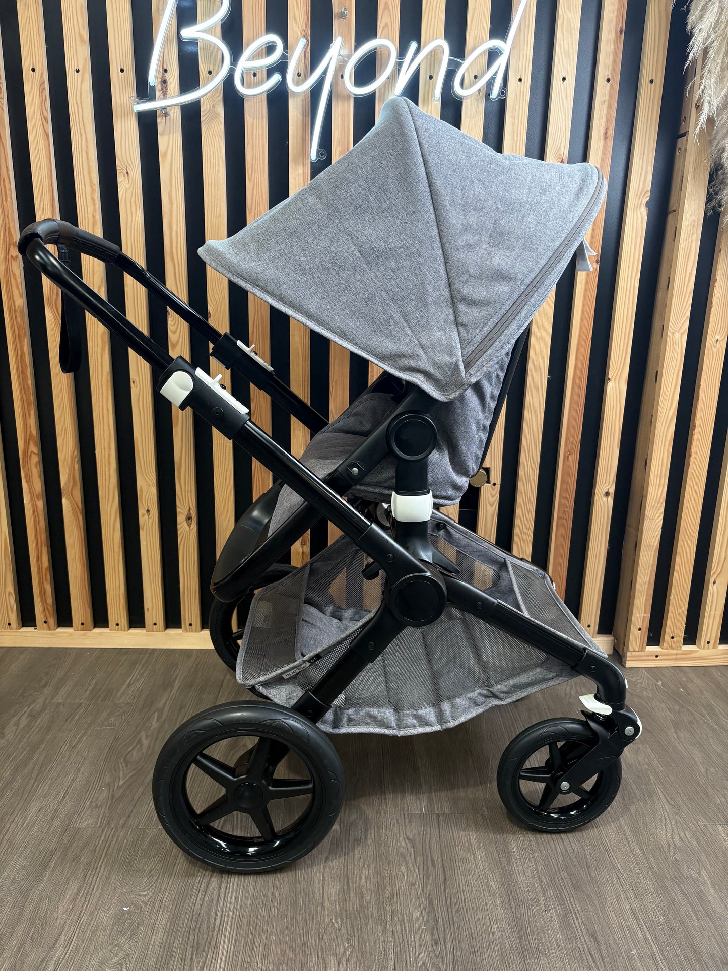 PRE LOVED Bugaboo Fox2 2-in-1 Travel System - Grey Melange
