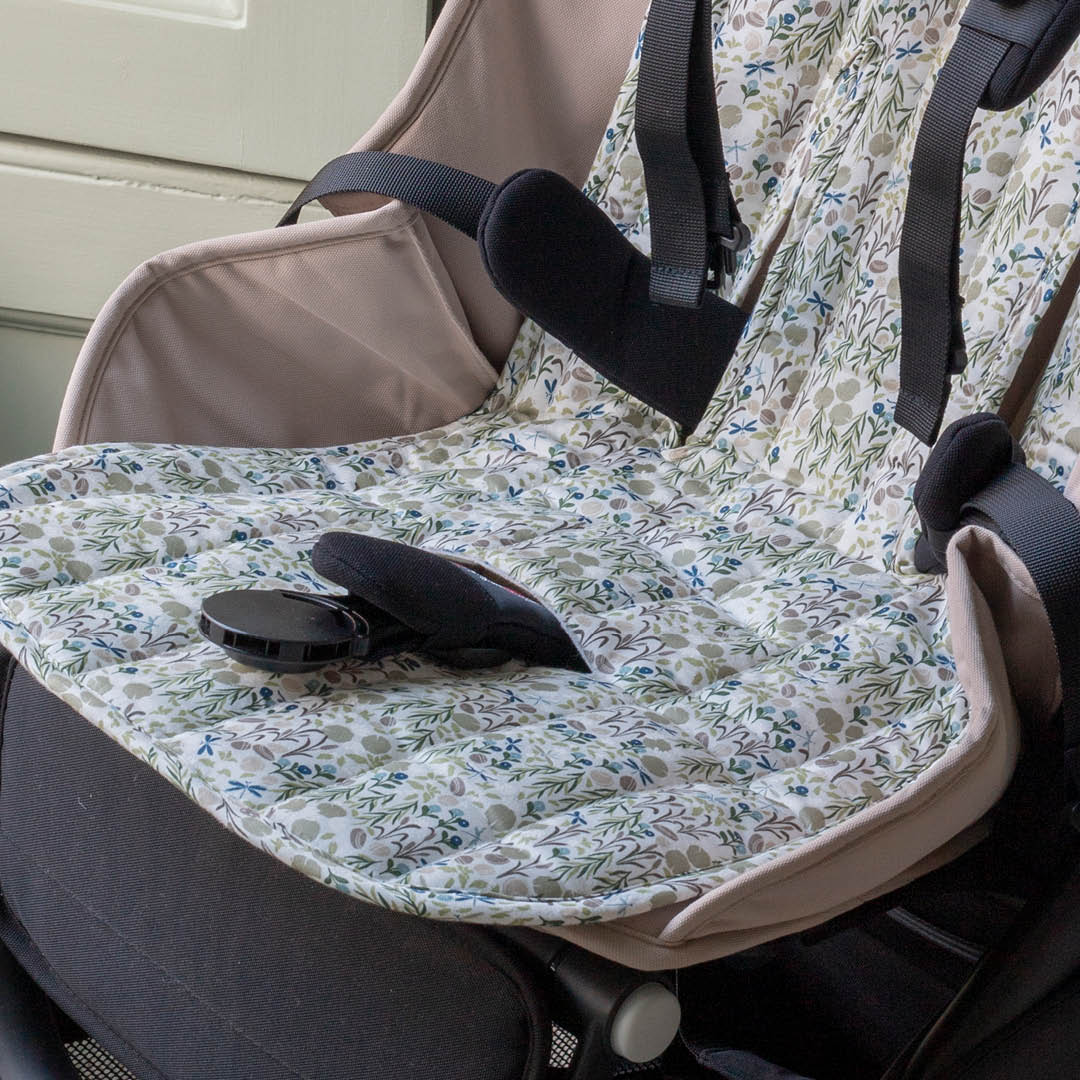 Avery Row Pram Liner - Riverbank/Nettle Scatter