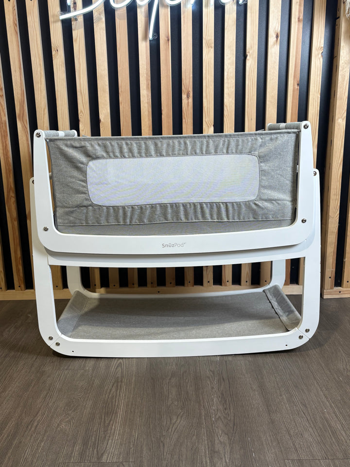 PRE LOVED SnuzPod4 Bedside Crib + Storage Pocket
