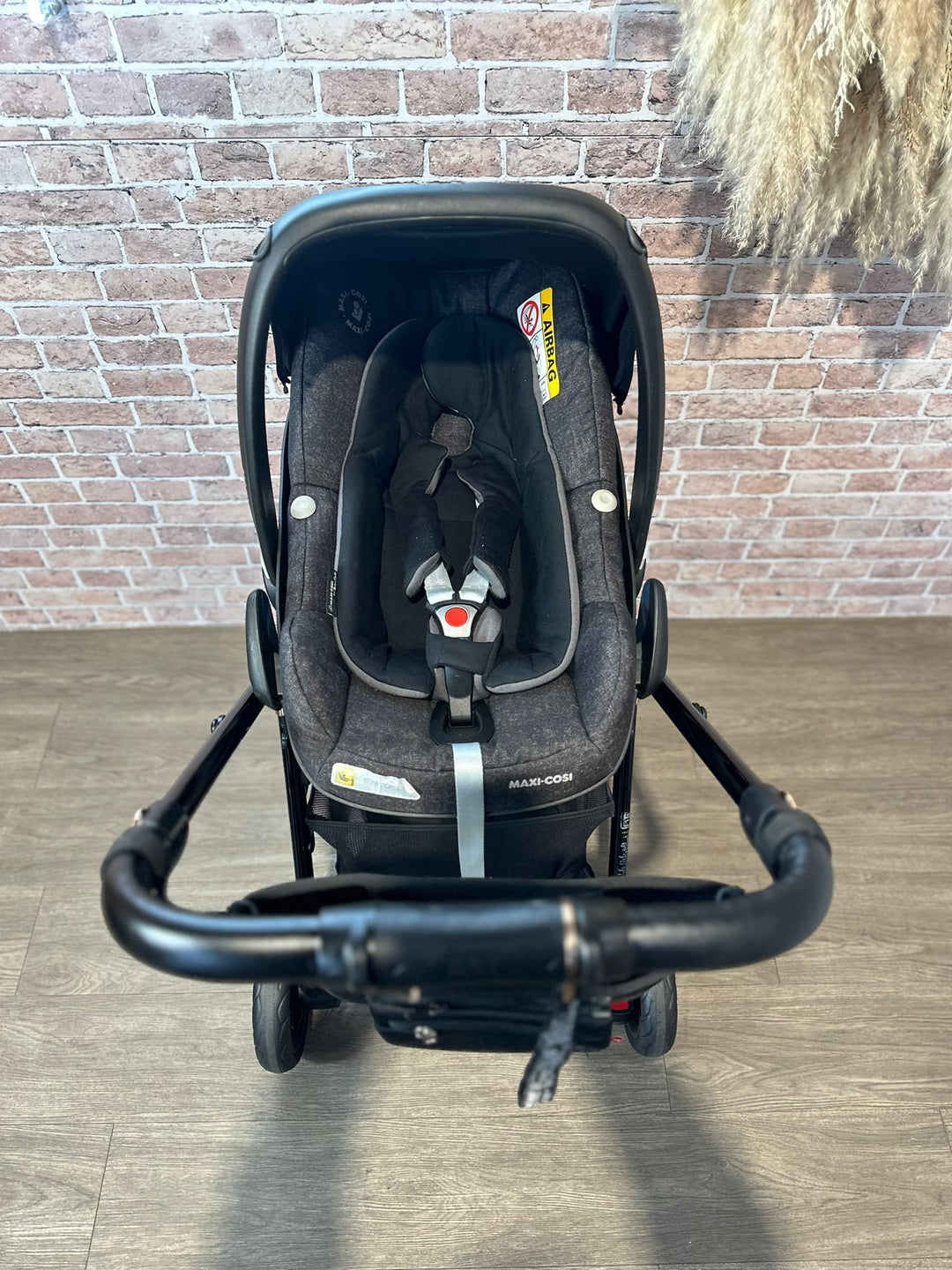 PRE LOVED Mamas & Papas FlipXT3 Travel System - Black/Rose Gold