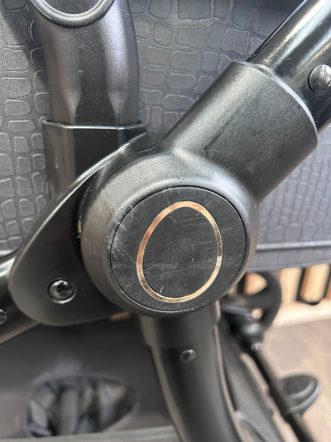 PRE LOVED egg2 Travel System - Jurassic Gold