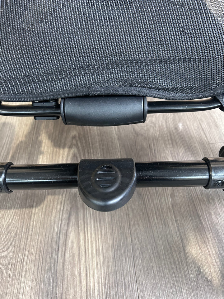 PRE LOVED egg2 Travel System - Jurassic Gold