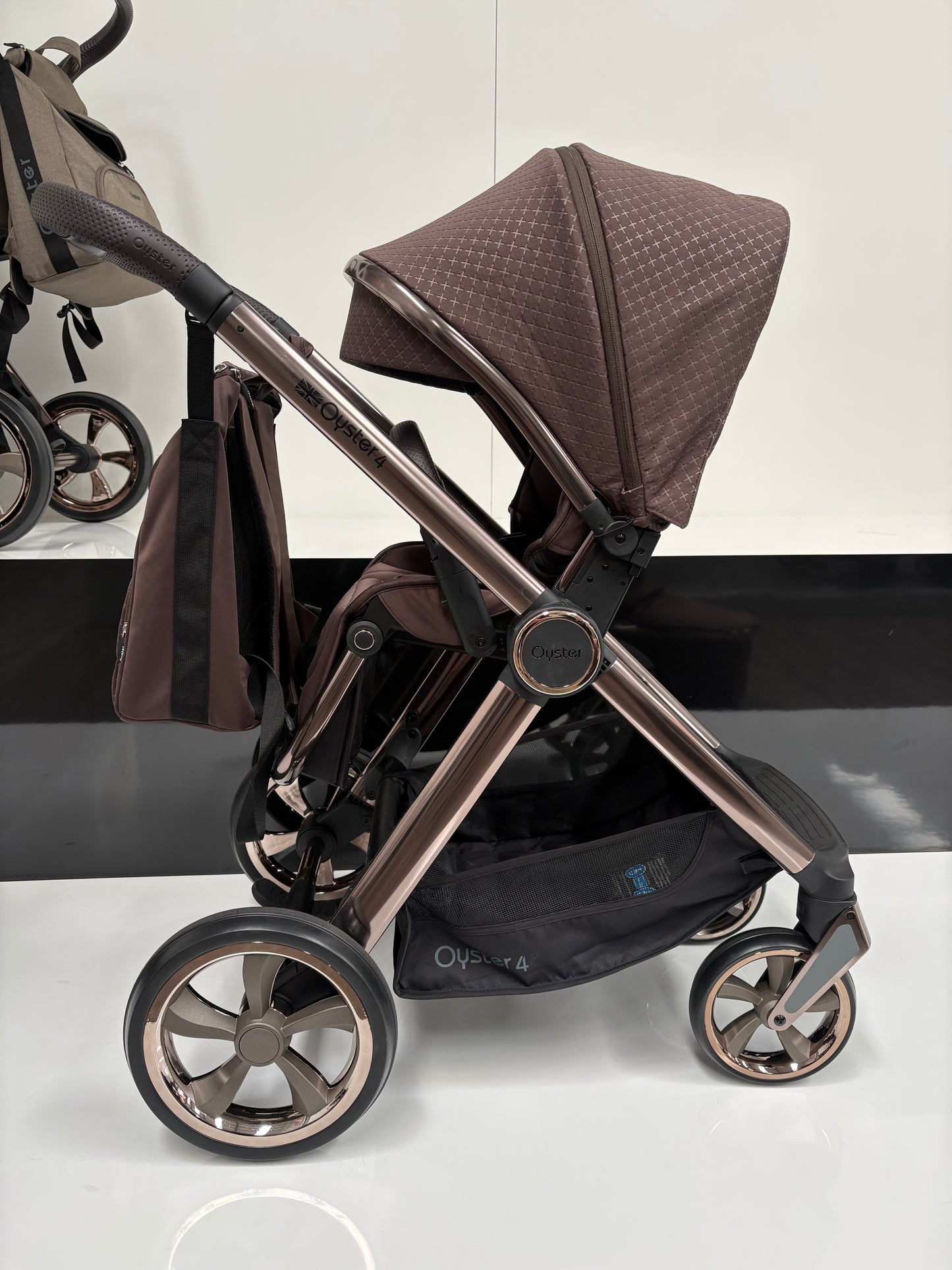 EX DISPLAY Babystyle Oyster4 2-in-1 Travel System - Brown Raven