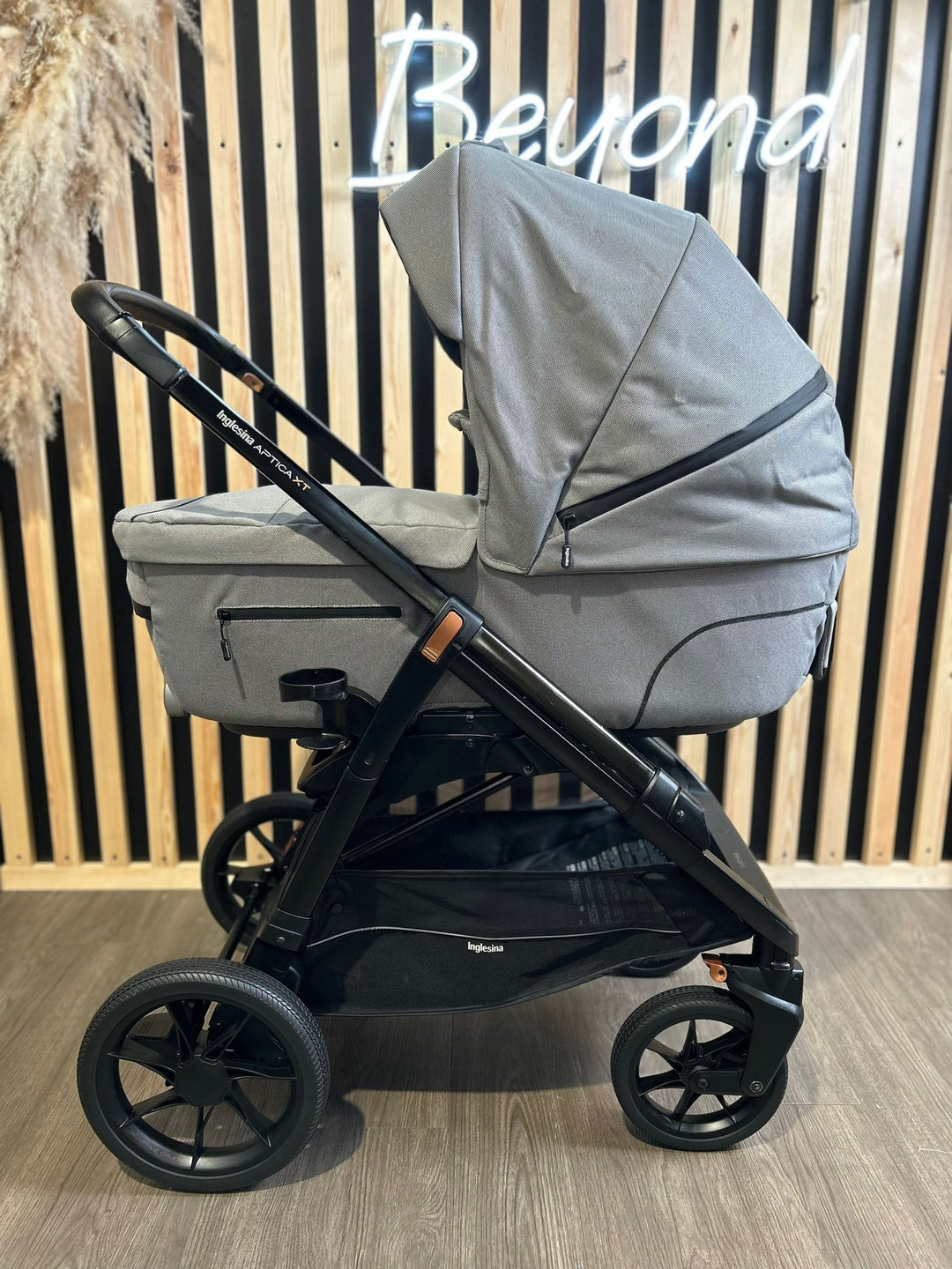 PRE LOVED Inglesina Aptica XT Travel System Bundle – Horizon Grey