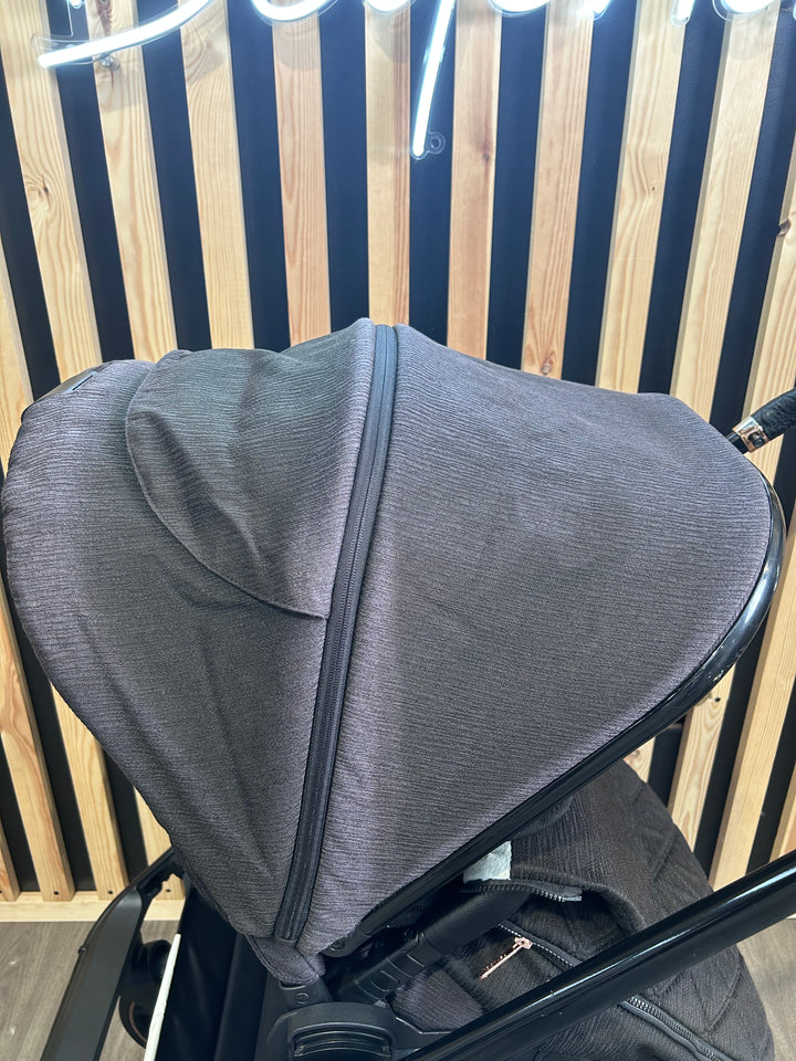 PRE LOVED Venicci Tinum 2.0 2-in-1 Travel System - SE Stylish Black