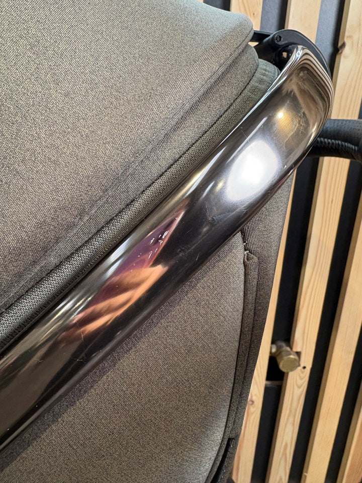 PRE LOVED egg3 Travel System - Hunter Green