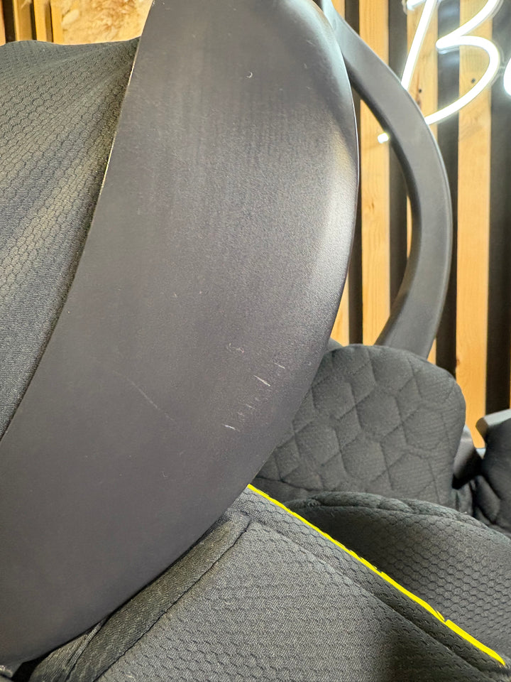 PRE LOVED egg2 Travel System - Just Black