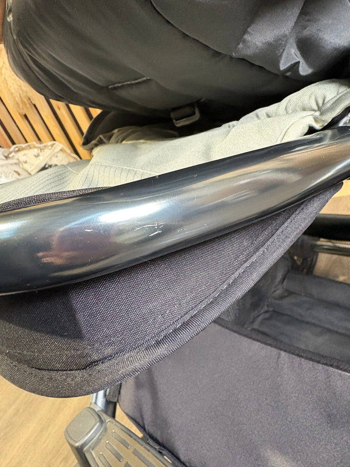 PRE LOVED Babystyle Oyster3 Travel System - Spearmint