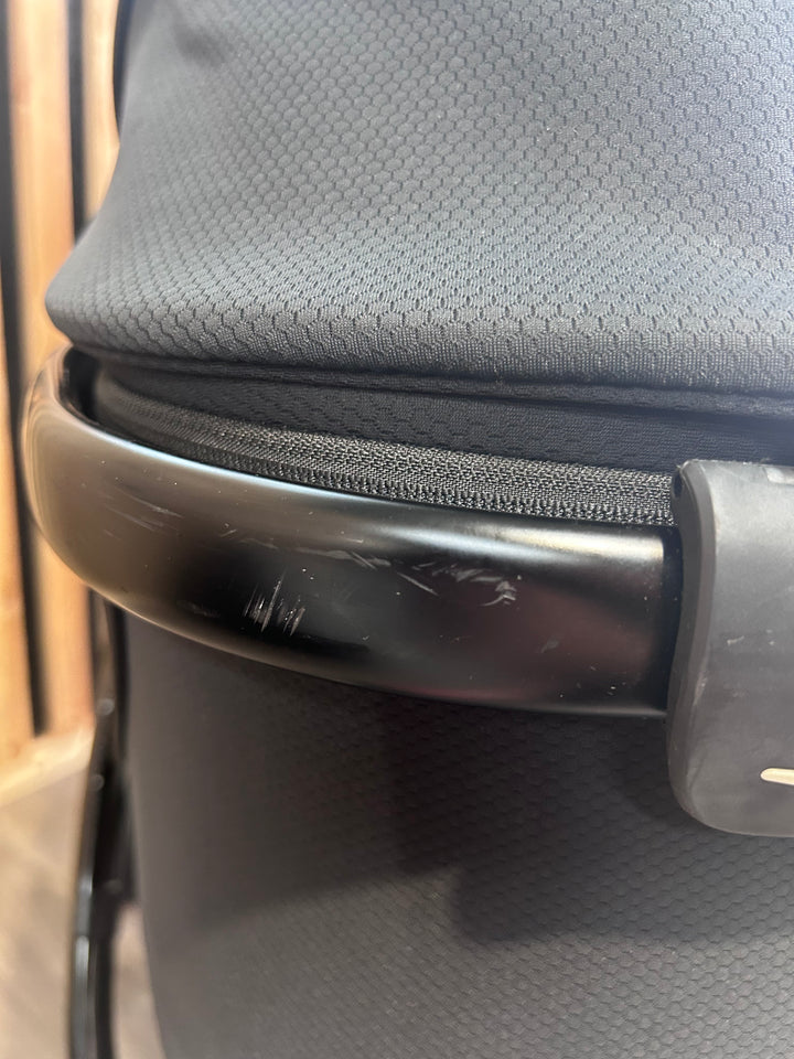PRE LOVED egg2 Travel System - Just Black