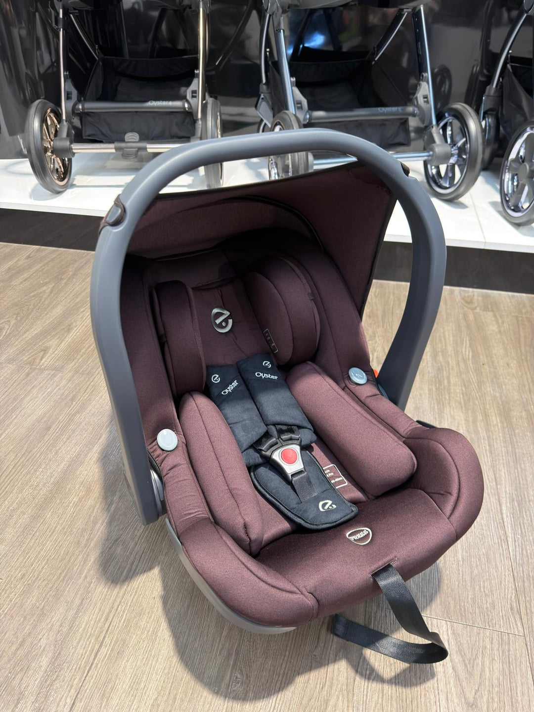 EX DISPLAY Oyster Capsule Infant I-Size Car Seat - Mulberry
