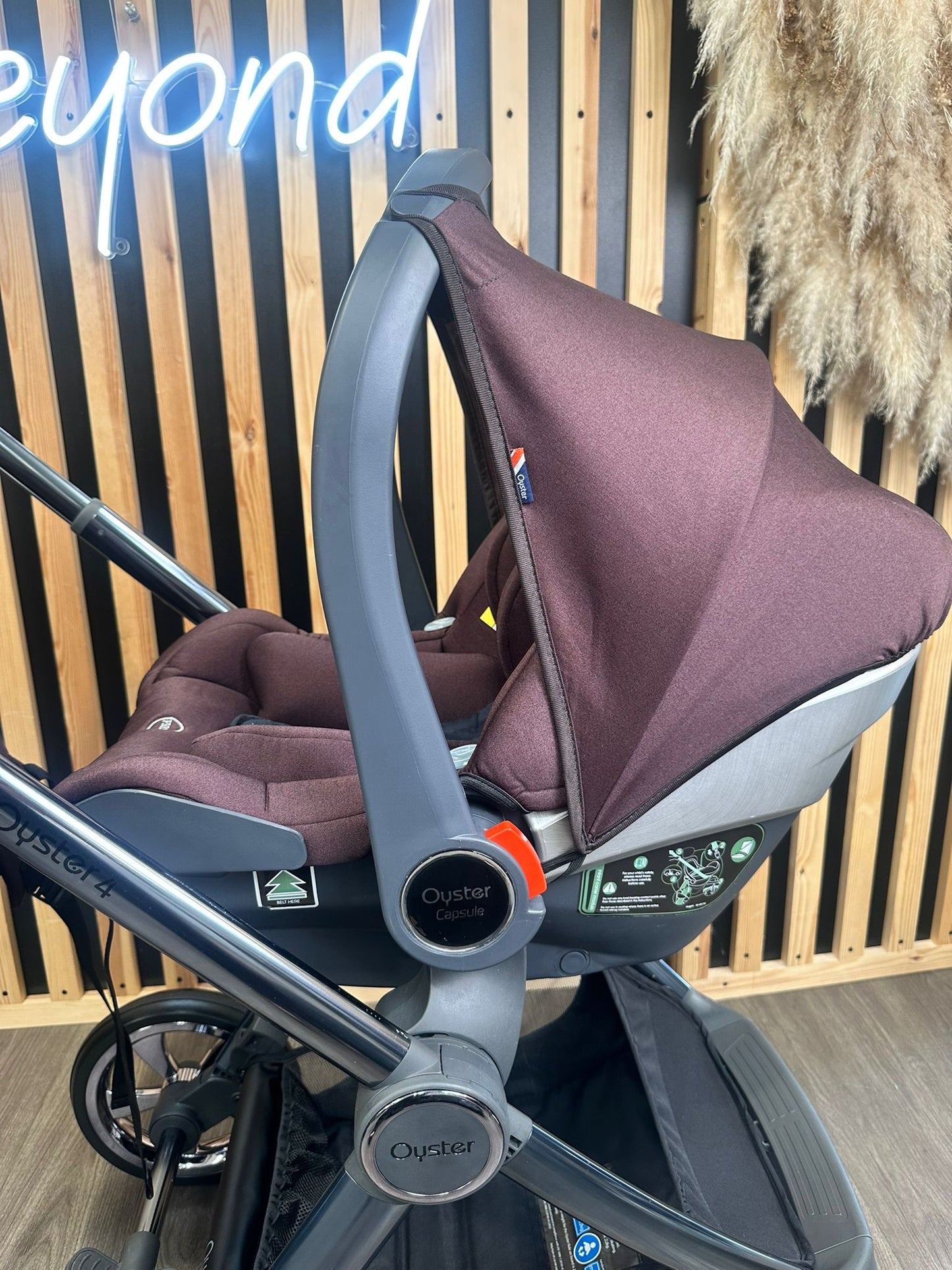 PRE LOVED Babystyle Oyster4 Travel System - Mulberry
