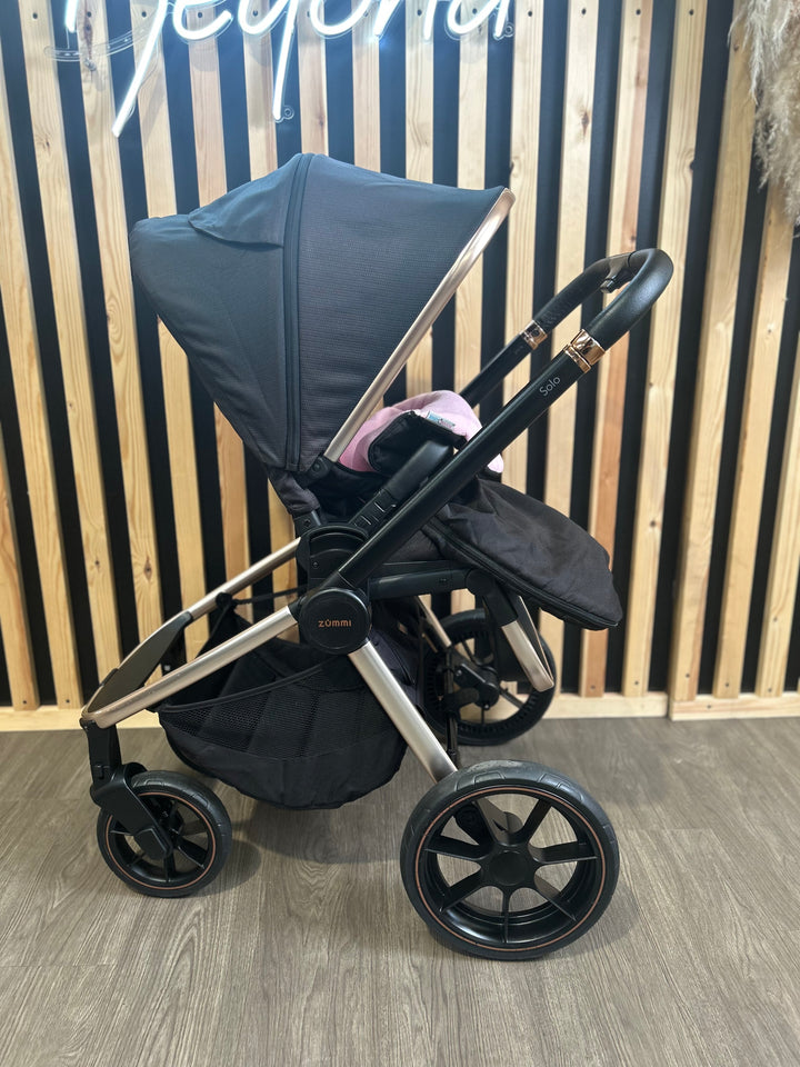 PRE LOVED Zummi Solo Travel System - Black & Rose Gold