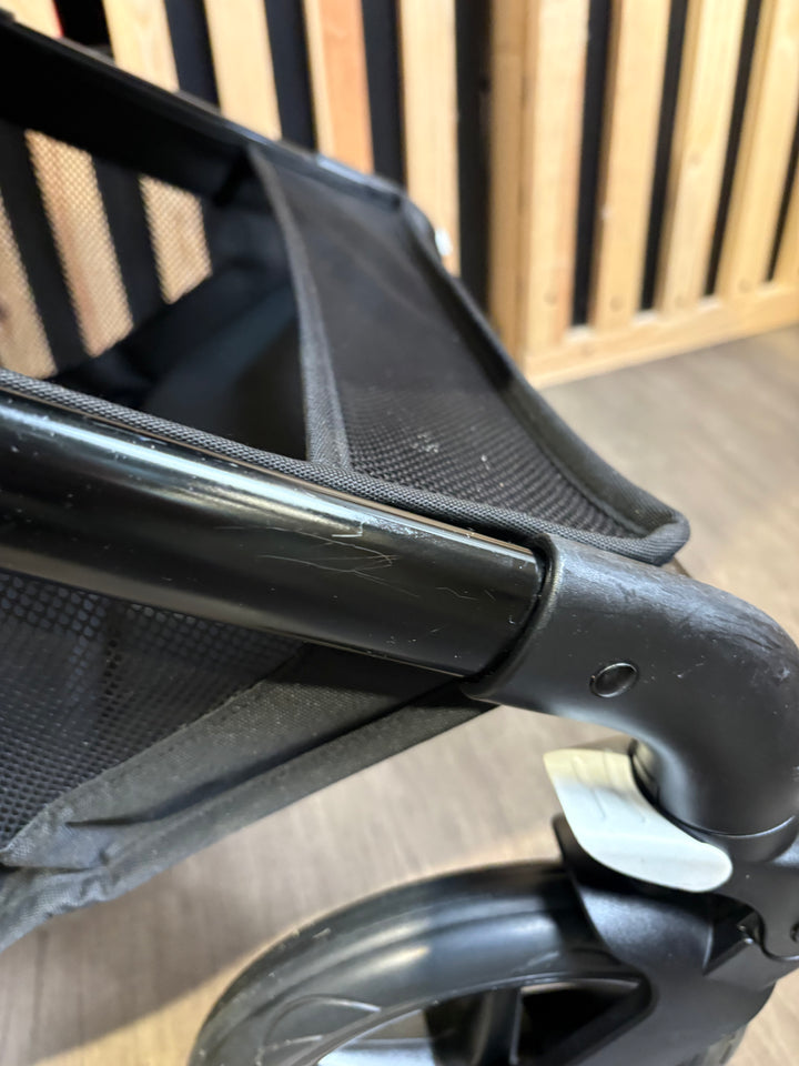 PRE LOVED Bugaboo Fox3 Travel System - Black/Pink