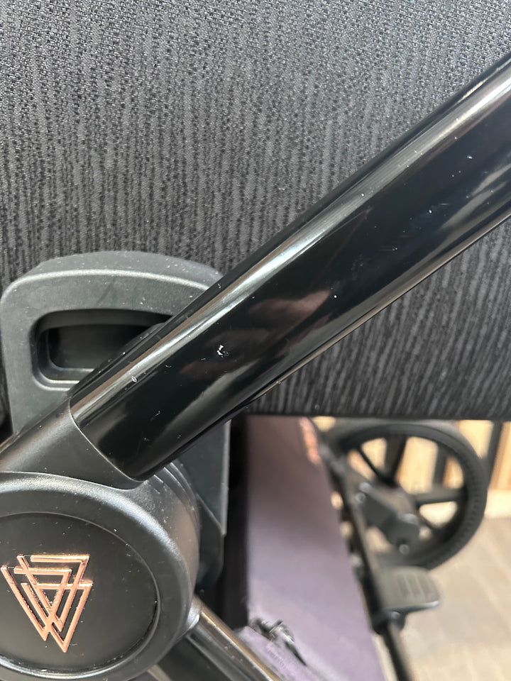 PRE LOVED Venicci Tinum 2.0 2-in-1 Travel System - SE Stylish Black