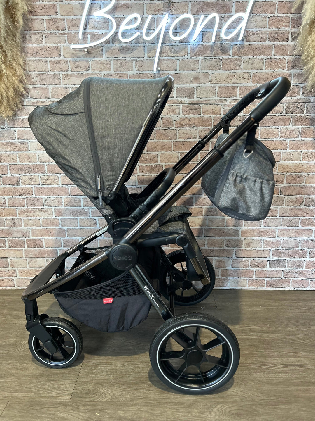 PRE LOVED Venicci Tinum Travel System - Grey