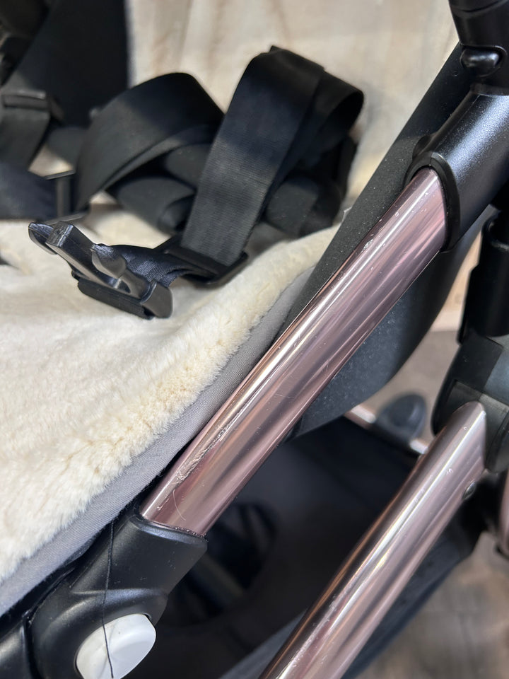 PRE LOVED egg Pushchair + Footmuff - Diamond Black