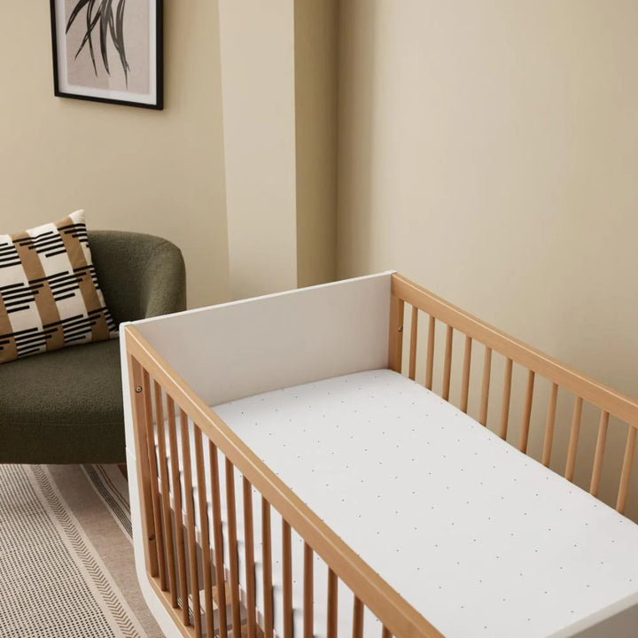 Snuz Cot & Cot Bed 2 Pack Fitted Sheet – White/Dot