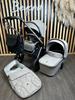 EX DISPLAY Venicci Upline2 Pushchair + Carrycot Bundle - Taupe