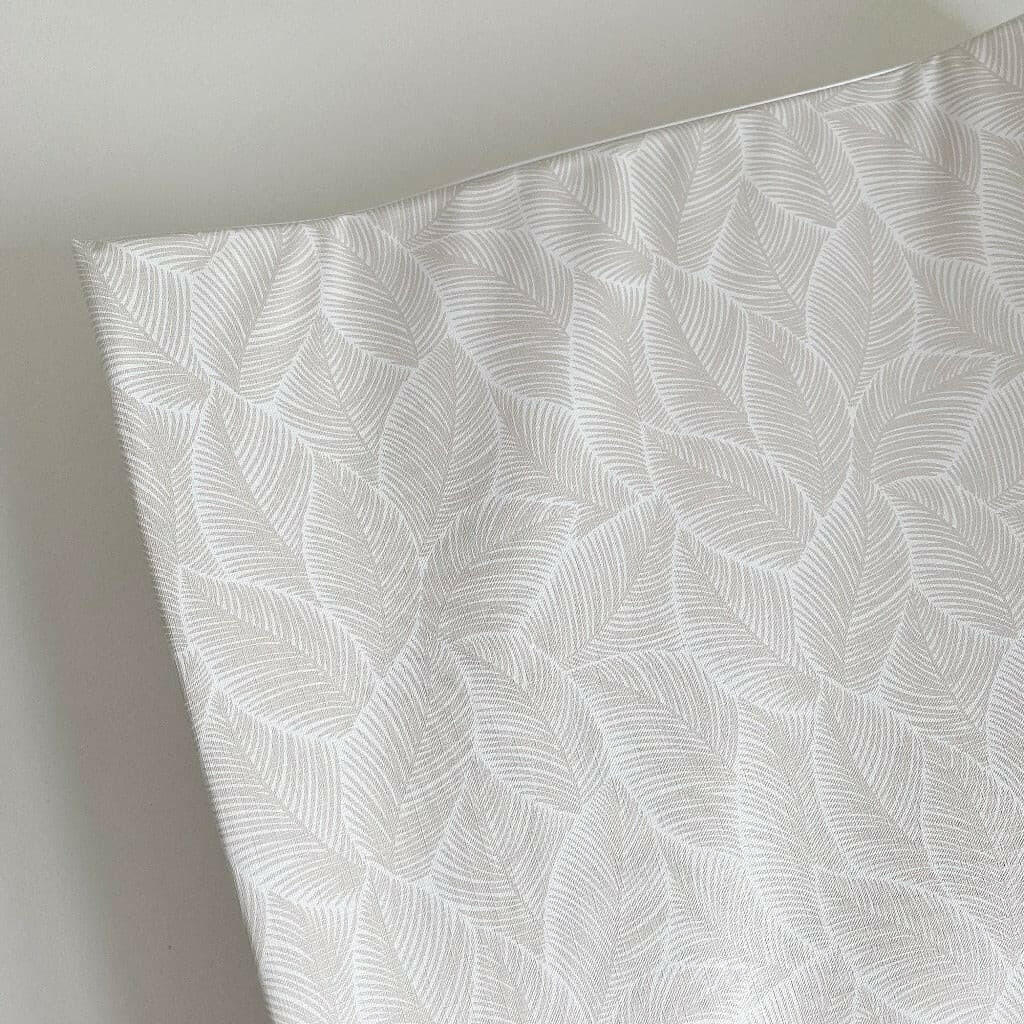 Bobbin & Bumble Anti-Roll Wedge Changing Mat – Gold Leaf Print