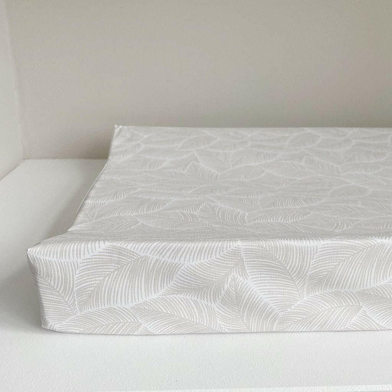 Bobbin & Bumble Anti-Roll Wedge Changing Mat – Gold Leaf Print
