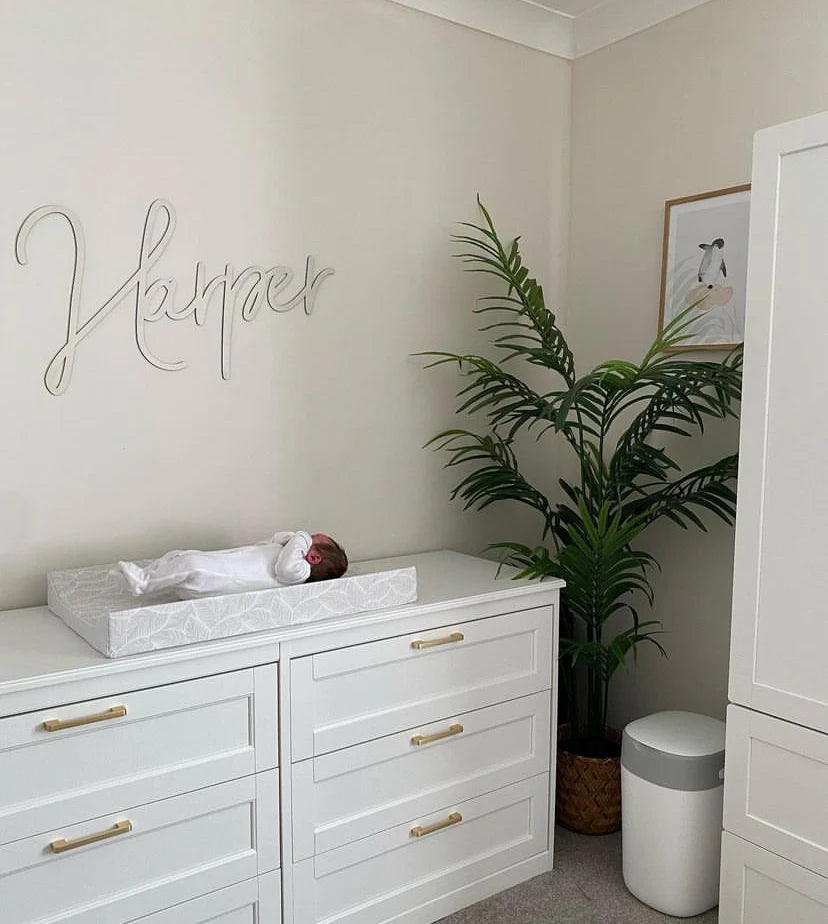 Bobbin & Bumble Anti-Roll Wedge Changing Mat – Gold Leaf Print