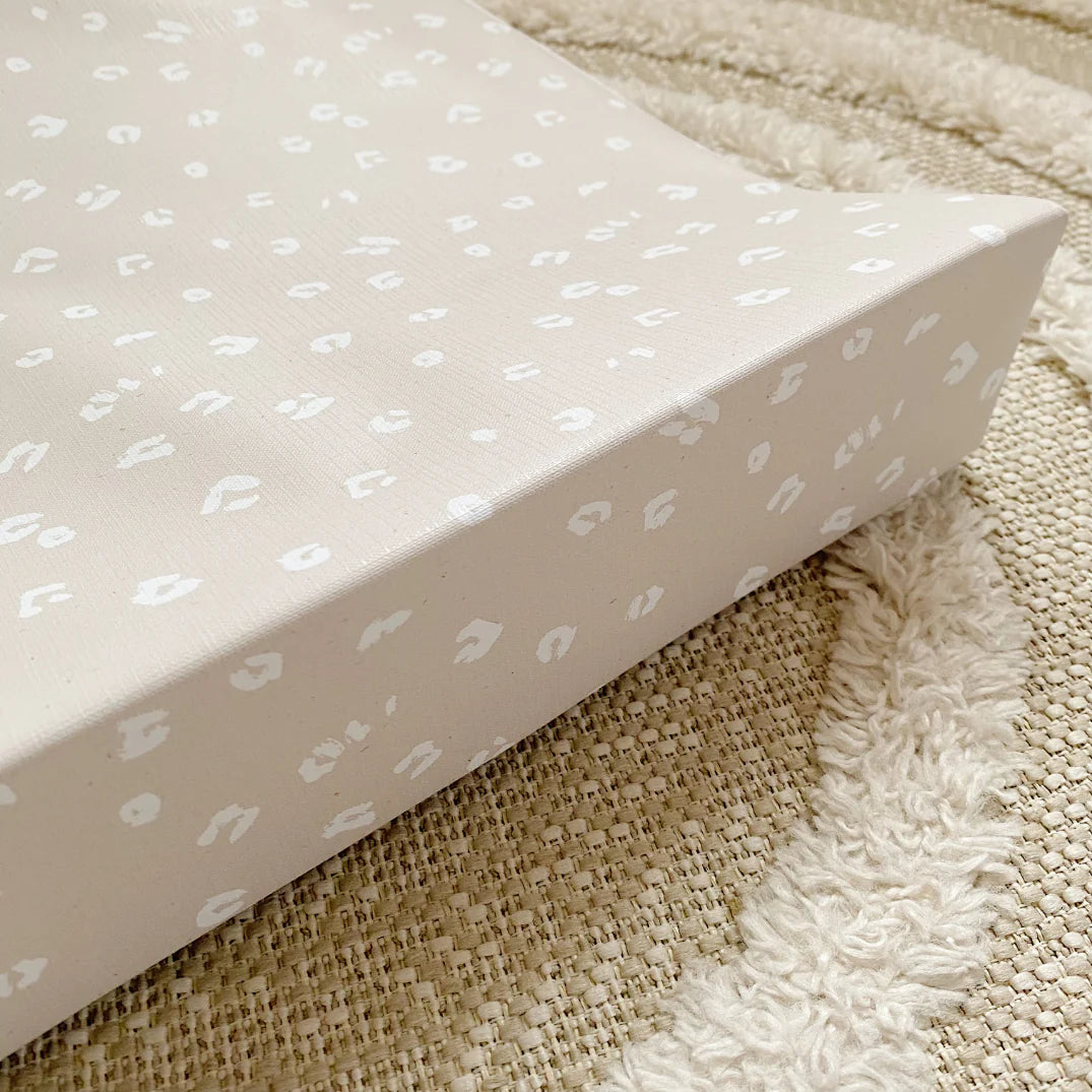Bobbin & Bumble Anti-Roll Wedge Baby Changing Mat – Sand Animal Print