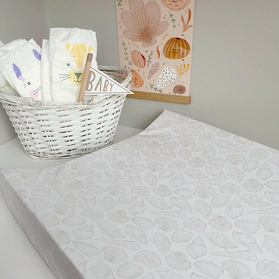Bobbin & Bumble Anti-Roll Wedge Changing Mat – Delicate Seashell Print