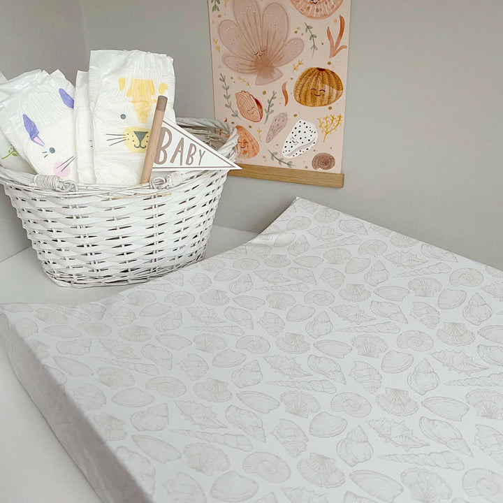 Bobbin & Bumble Anti-Roll Wedge Changing Mat – Delicate Seashell Print