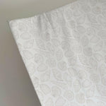 Bobbin & Bumble Anti-Roll Wedge Changing Mat – Delicate Seashell Print