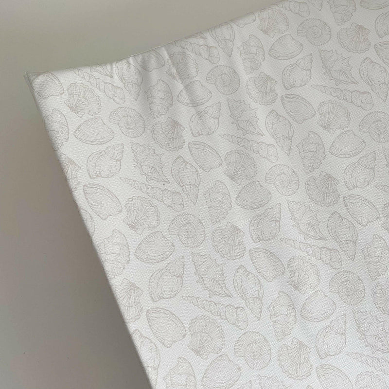 Bobbin & Bumble Anti-Roll Wedge Changing Mat – Delicate Seashell Print