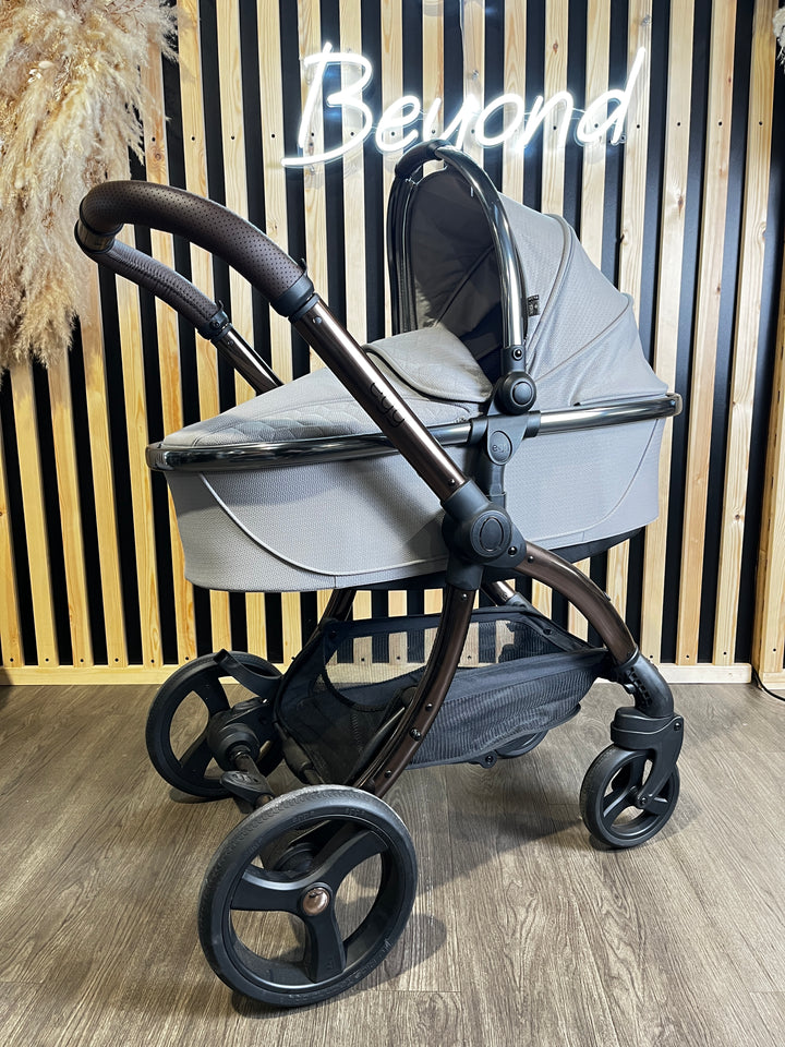 EX DISPLAY Egg3 Travel System - Glacier/Bronze Chassis