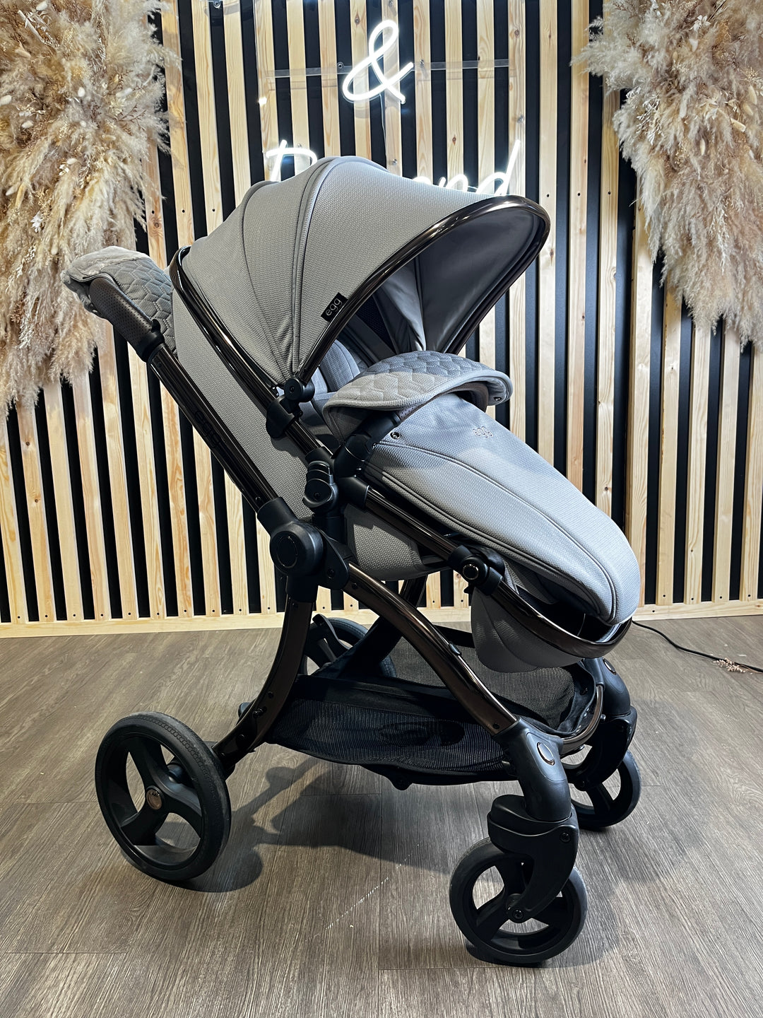 EX DISPLAY Egg3 Travel System - Glacier/Bronze Chassis