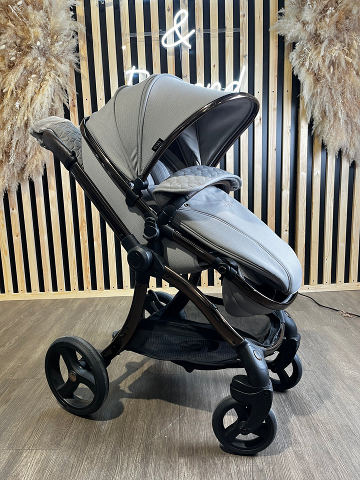 EX DISPLAY Egg3 Travel System - Glacier/Bronze Chassis