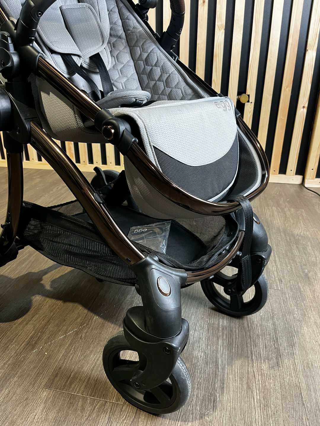 EX DISPLAY Egg3 Travel System - Glacier/Bronze Chassis