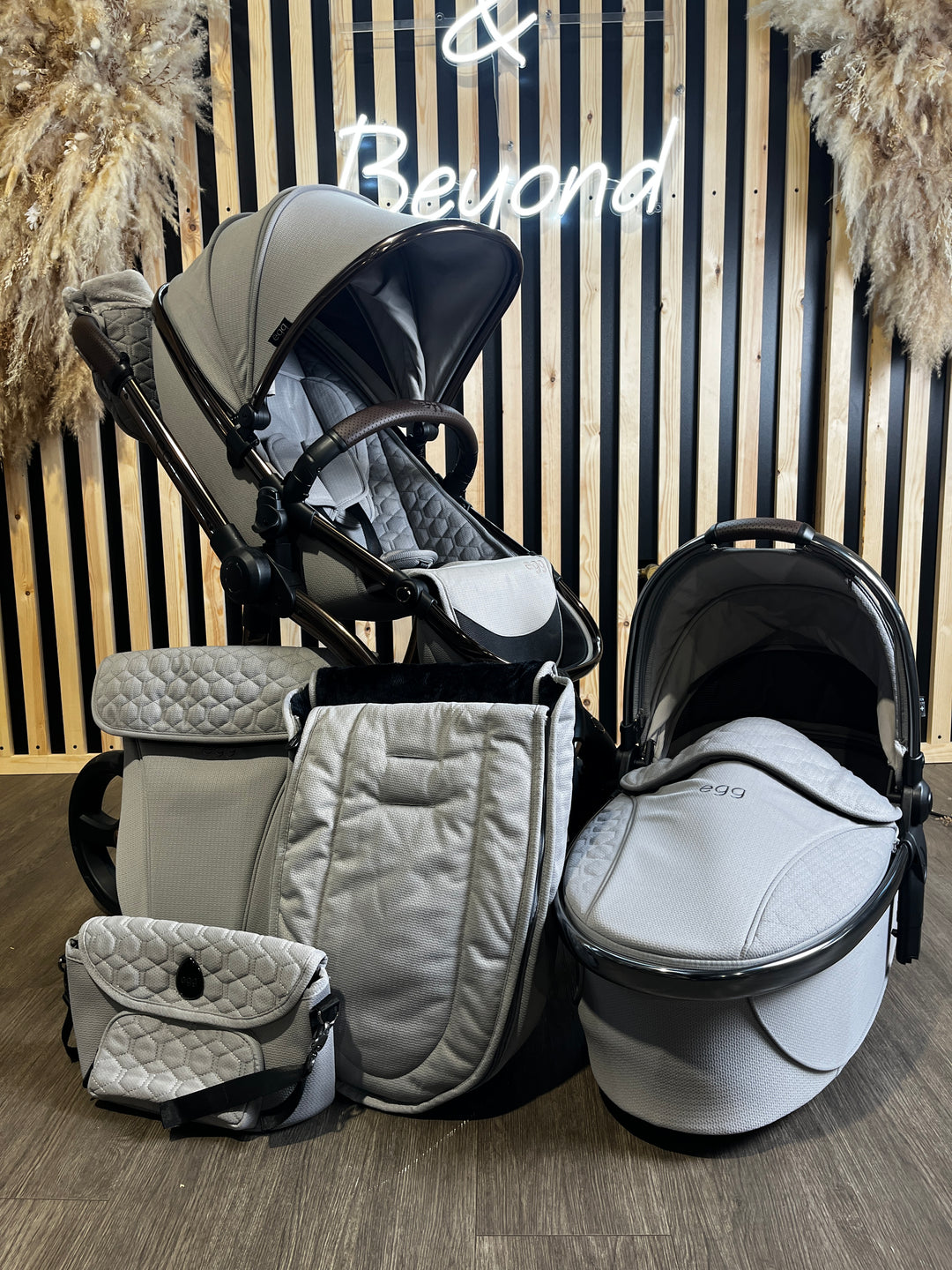 EX DISPLAY Egg3 Travel System - Glacier/Bronze Chassis