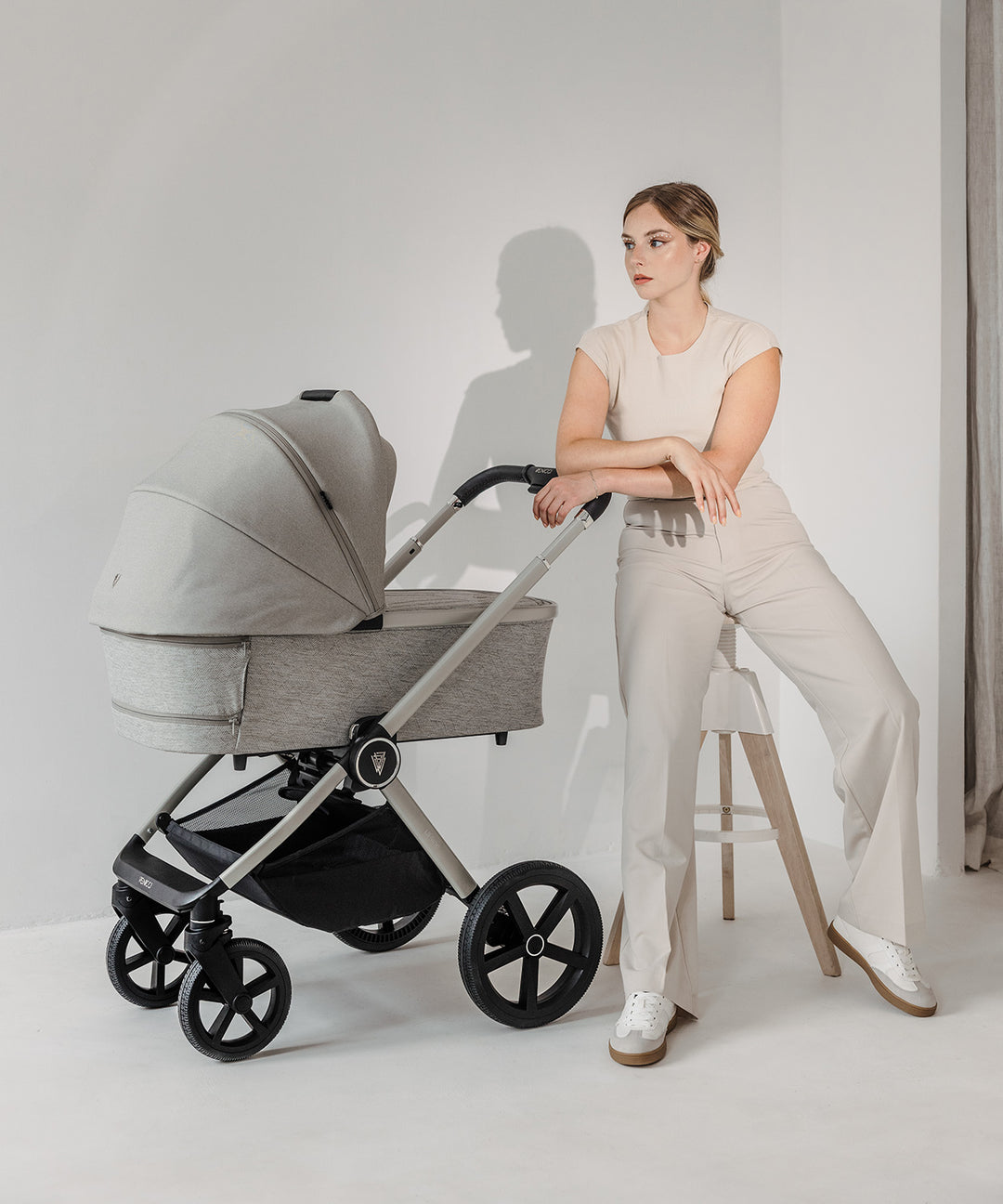 Venicci Tinum Upline Complete Travel System + Isofix Base - Moonstone