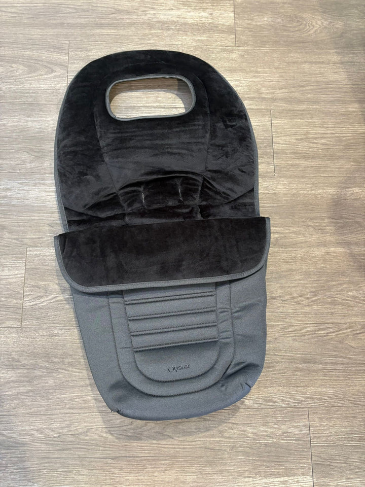 EX DISPLAY Oyster4 Footmuff - Carbonite