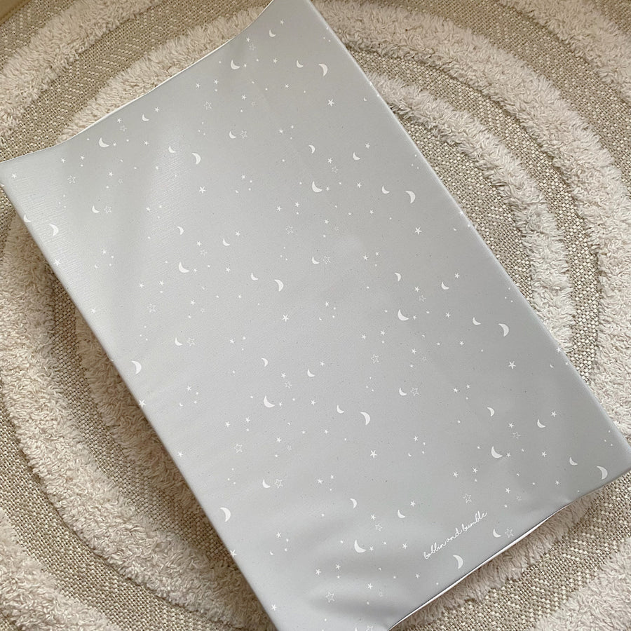 Bobbin & Bumble Anti-Roll Wedge Changing Mat – Grey Stars