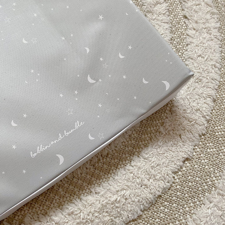 Bobbin & Bumble Anti-Roll Wedge Changing Mat – Grey Stars