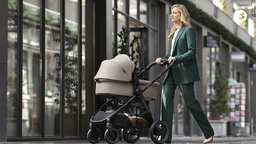 Maxi-Cosi Zelia Luxe Cabriofix i-Size & Base Travel System in Twillic Truffle